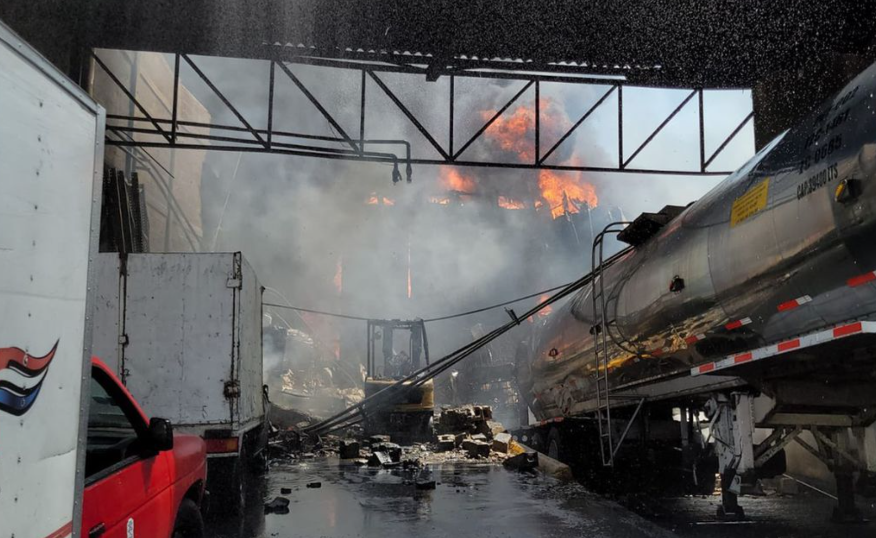Se incendia fábrica en Tlaquepaque, Jalisco